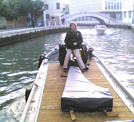 Marco Vincenzi - con il clavicembalo, sui canali veneziani